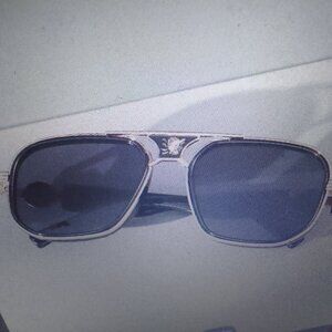 Well-designed sharp sunglass with metal decoration for him/her brand new